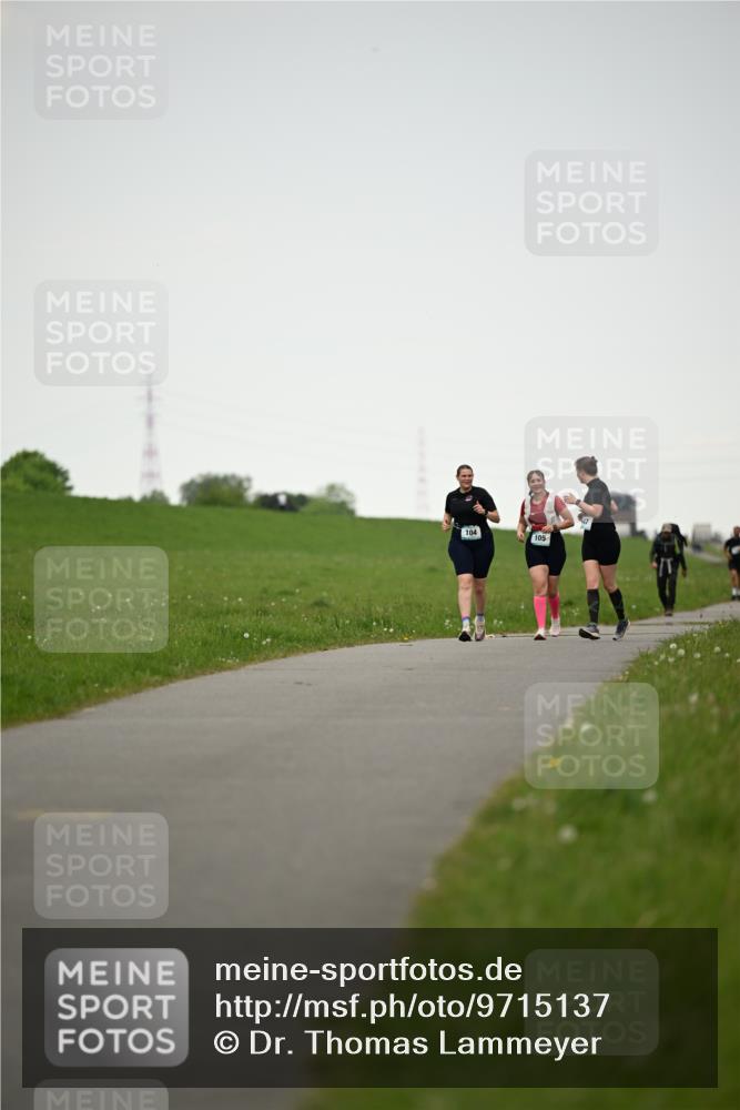 10.05.2026 - 8. Wedeler Halbmarathon Dr. Thomas Lammeyer http://msf.ph/oto/9715137 10.05.2026 12:25:12 Laufen 104, 105 meine-sportfotos.de