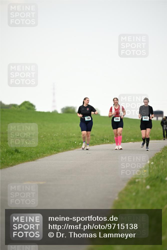 10.05.2026 - 8. Wedeler Halbmarathon Dr. Thomas Lammeyer http://msf.ph/oto/9715138 10.05.2026 12:25:19 Laufen 104, 105, 447 meine-sportfotos.de