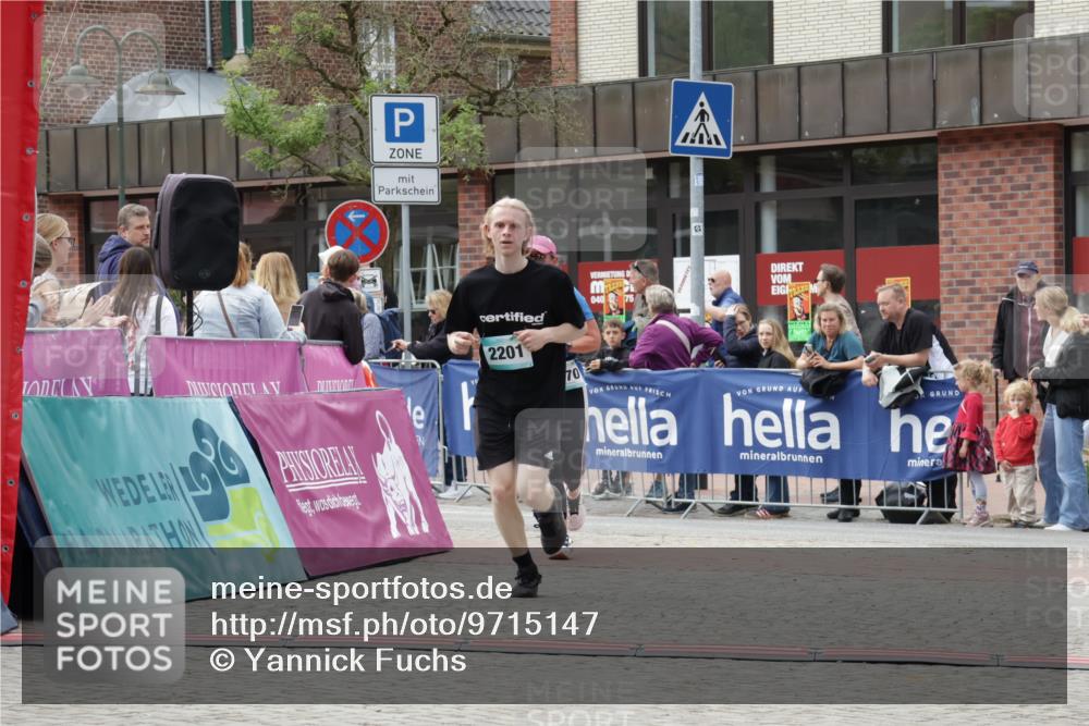 10.05.2026 - 8. Wedeler Halbmarathon Yannick Fuchs http://msf.ph/oto/9715147 10.05.2026 11:31:53 Ziel 970, 2201 meine-sportfotos.de