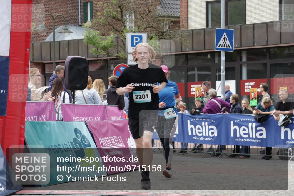 10.05.2026 - 8. Wedeler Halbmarathon Yannick Fuchs http://msf.ph/oto/9715156 10.05.2026 11:31:54 Ziel 970, 2201 meine-sportfotos.de