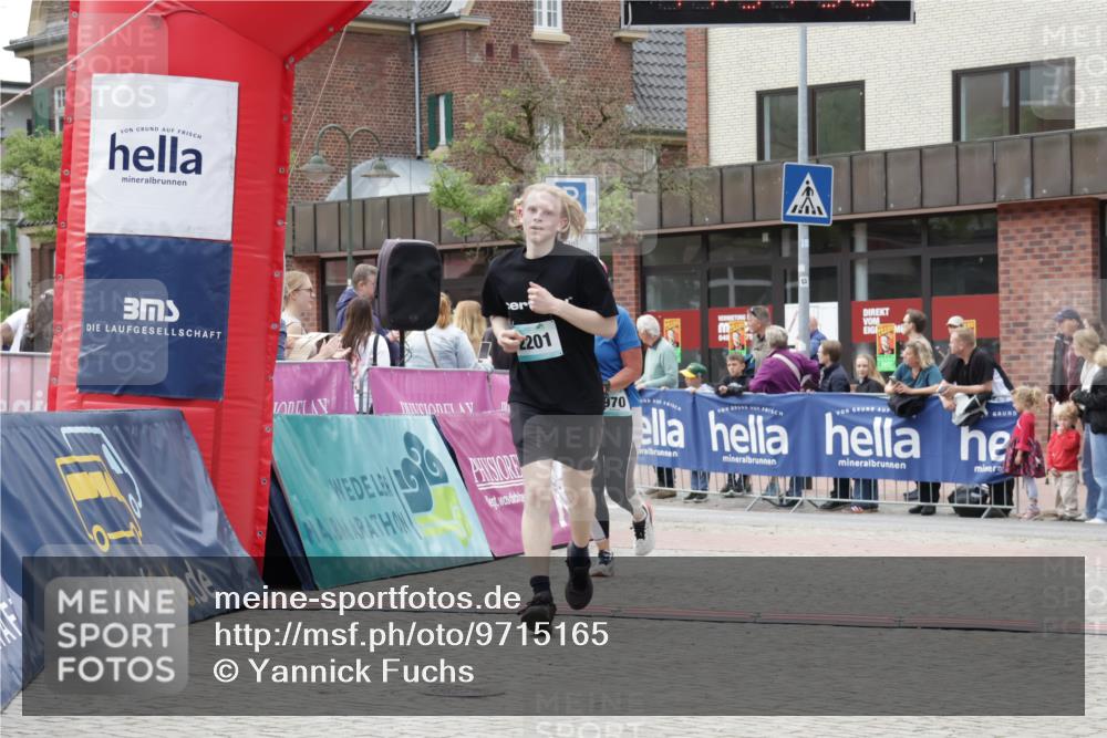 10.05.2026 - 8. Wedeler Halbmarathon Yannick Fuchs http://msf.ph/oto/9715165 10.05.2026 11:31:54 Ziel 970, 2201 meine-sportfotos.de