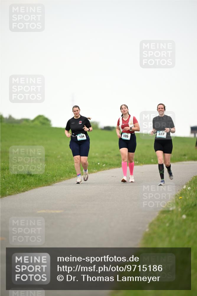 10.05.2026 - 8. Wedeler Halbmarathon Dr. Thomas Lammeyer http://msf.ph/oto/9715186 10.05.2026 12:25:23 Laufen 104, 105, 447 meine-sportfotos.de