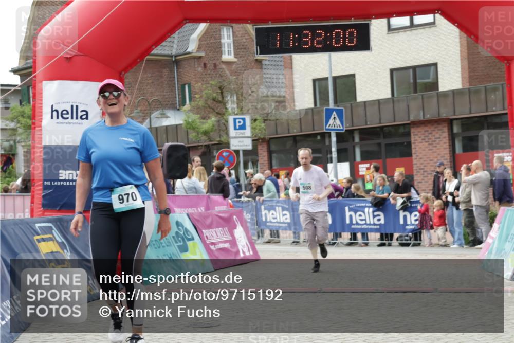 10.05.2026 - 8. Wedeler Halbmarathon Yannick Fuchs http://msf.ph/oto/9715192 10.05.2026 11:31:58 Ziel 122, 508, 970, 2091, 2201 meine-sportfotos.de