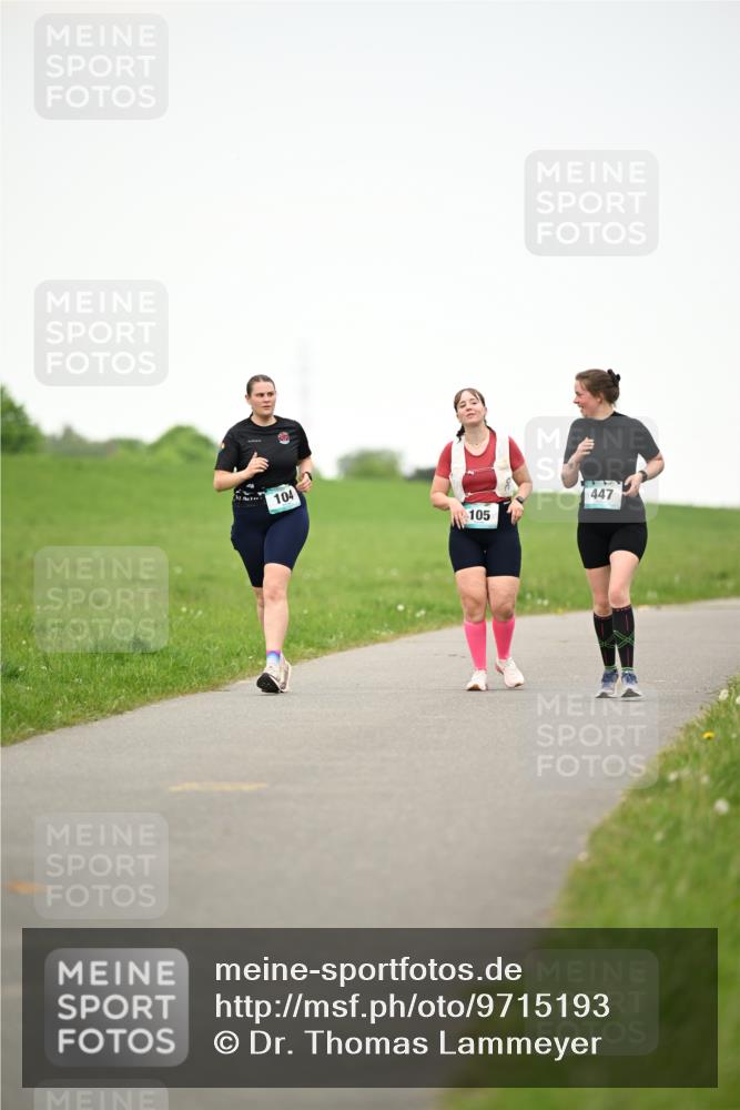 10.05.2026 - 8. Wedeler Halbmarathon Dr. Thomas Lammeyer http://msf.ph/oto/9715193 10.05.2026 12:25:24 Laufen 104, 105, 447 meine-sportfotos.de