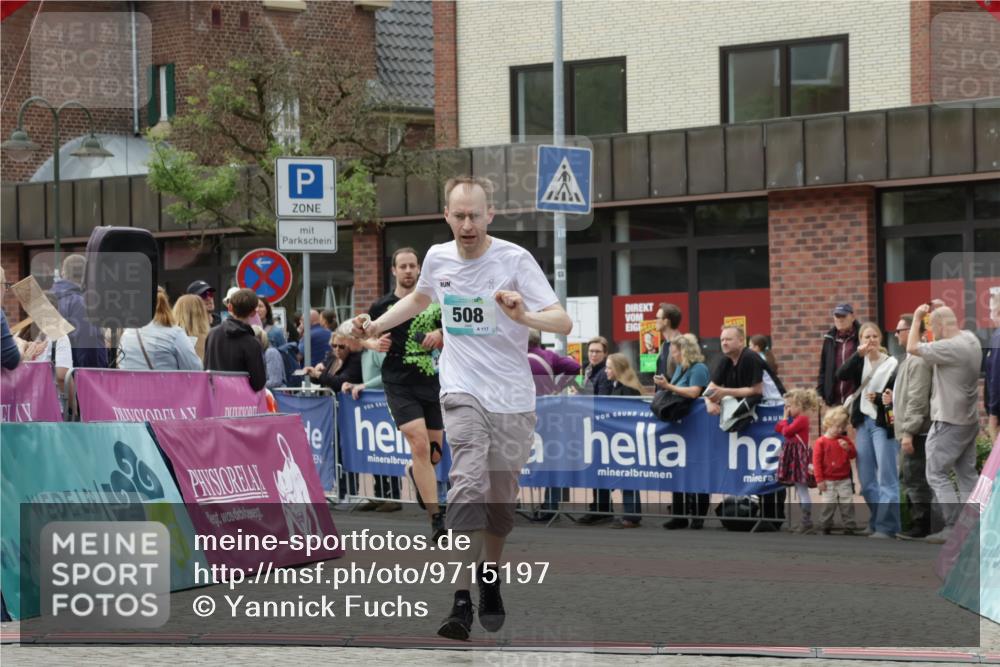 10.05.2026 - 8. Wedeler Halbmarathon Yannick Fuchs http://msf.ph/oto/9715197 10.05.2026 11:31:59 Ziel 122, 508, 970, 2091, 2201 meine-sportfotos.de