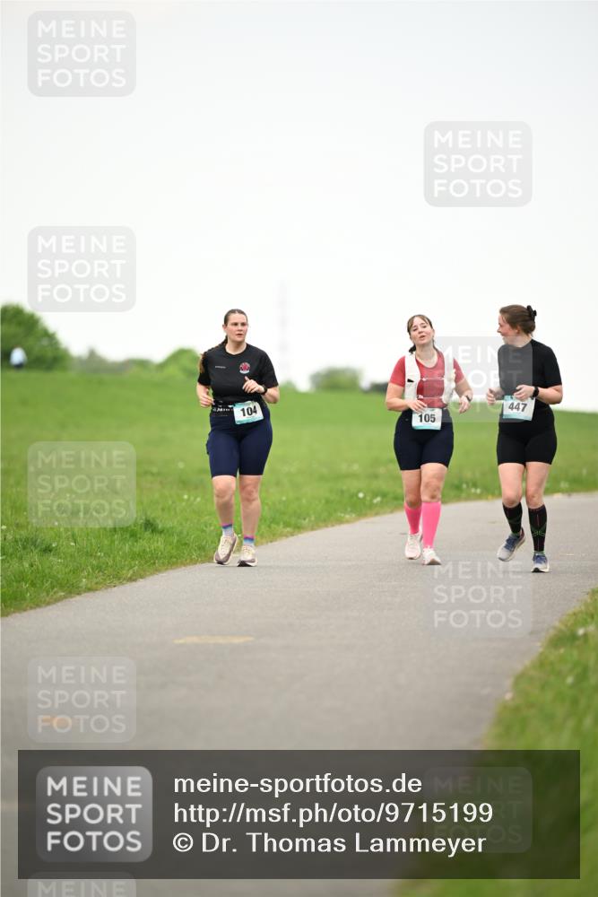 10.05.2026 - 8. Wedeler Halbmarathon Dr. Thomas Lammeyer http://msf.ph/oto/9715199 10.05.2026 12:25:24 Laufen 104, 105, 447 meine-sportfotos.de