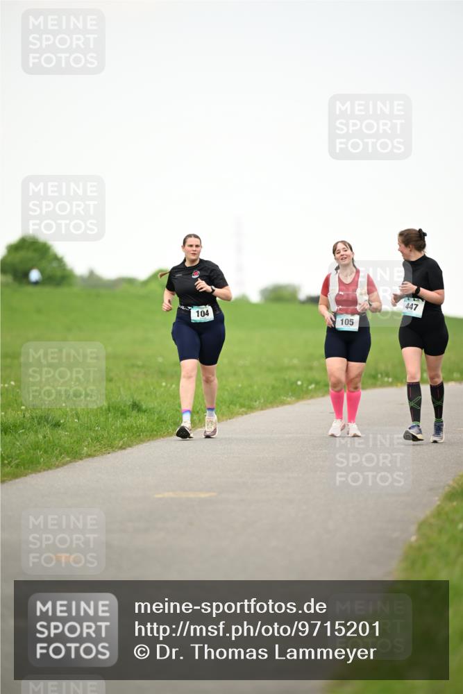 10.05.2026 - 8. Wedeler Halbmarathon Dr. Thomas Lammeyer http://msf.ph/oto/9715201 10.05.2026 12:25:24 Laufen 104, 105, 447 meine-sportfotos.de