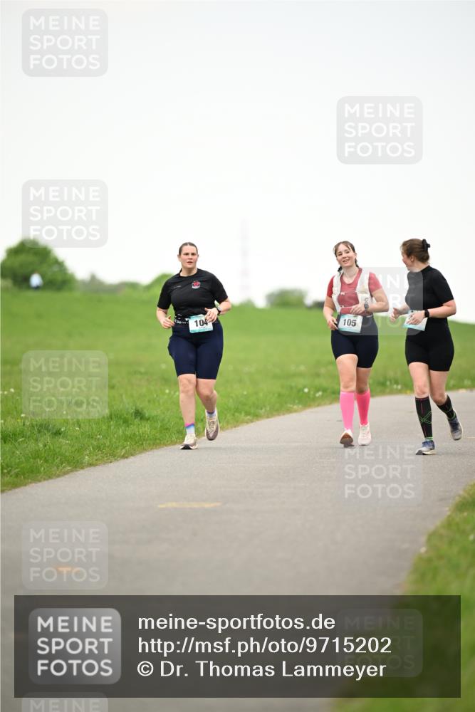 10.05.2026 - 8. Wedeler Halbmarathon Dr. Thomas Lammeyer http://msf.ph/oto/9715202 10.05.2026 12:25:24 Laufen 104, 105 meine-sportfotos.de