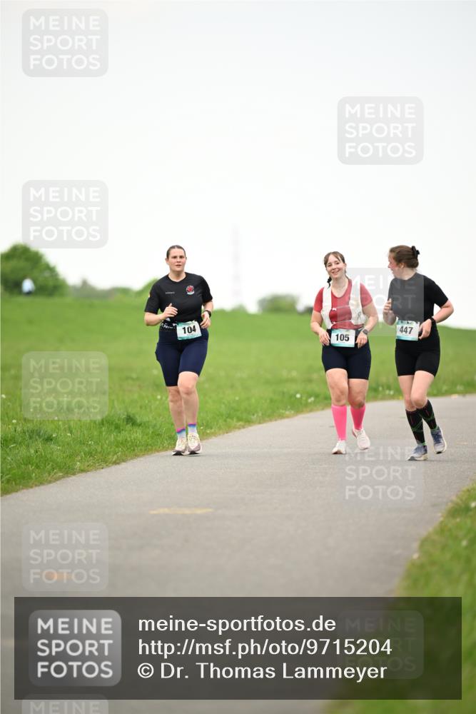10.05.2026 - 8. Wedeler Halbmarathon Dr. Thomas Lammeyer http://msf.ph/oto/9715204 10.05.2026 12:25:24 Laufen 104, 105, 447 meine-sportfotos.de