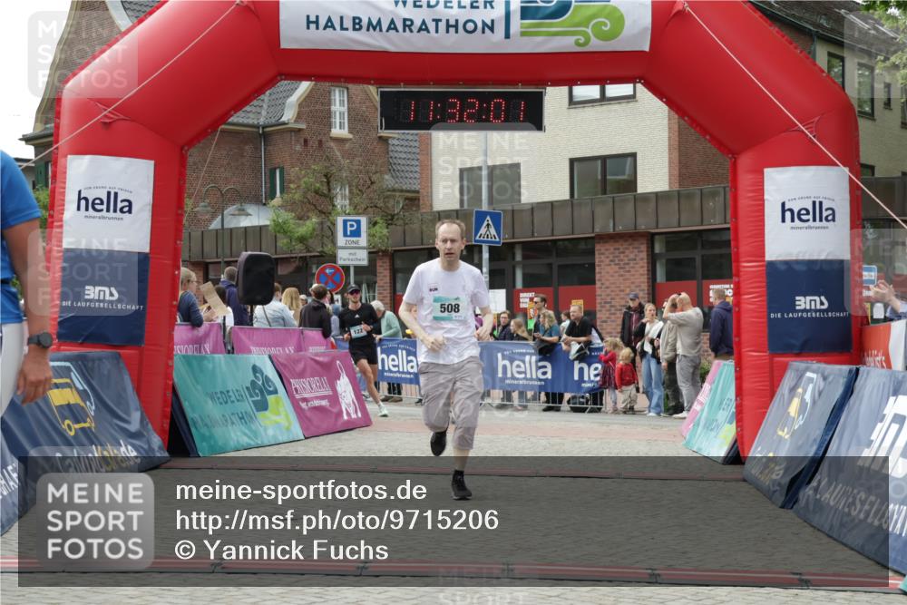 10.05.2026 - 8. Wedeler Halbmarathon Yannick Fuchs http://msf.ph/oto/9715206 10.05.2026 11:32:00 Ziel 122, 508, 970, 2091, 2201 meine-sportfotos.de