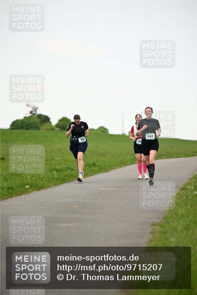 10.05.2026 - 8. Wedeler Halbmarathon Dr. Thomas Lammeyer http://msf.ph/oto/9715207 10.05.2026 12:25:27 Laufen 104, 105, 447 meine-sportfotos.de