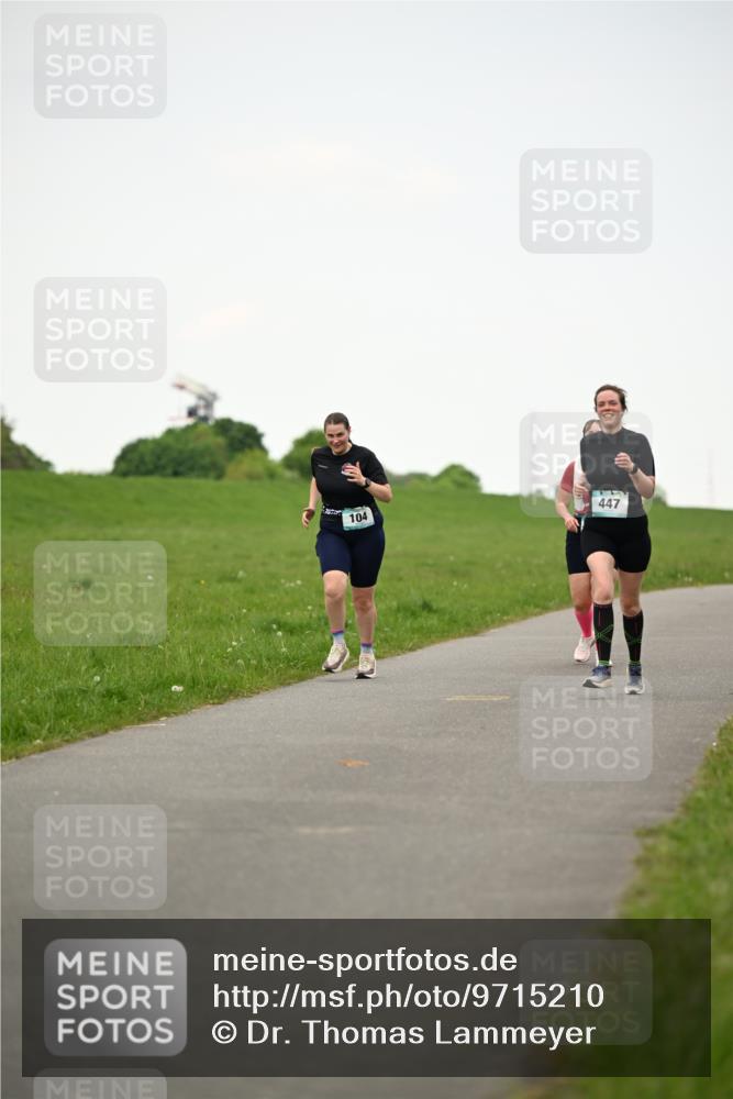 10.05.2026 - 8. Wedeler Halbmarathon Dr. Thomas Lammeyer http://msf.ph/oto/9715210 10.05.2026 12:25:27 Laufen 447, 104 meine-sportfotos.de