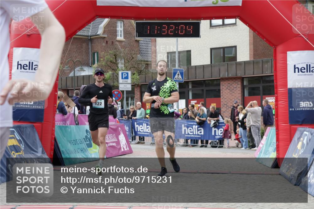 10.05.2026 - 8. Wedeler Halbmarathon Yannick Fuchs http://msf.ph/oto/9715231 10.05.2026 11:32:02 Ziel 46, 122, 508, 939, 990, 2091 meine-sportfotos.de