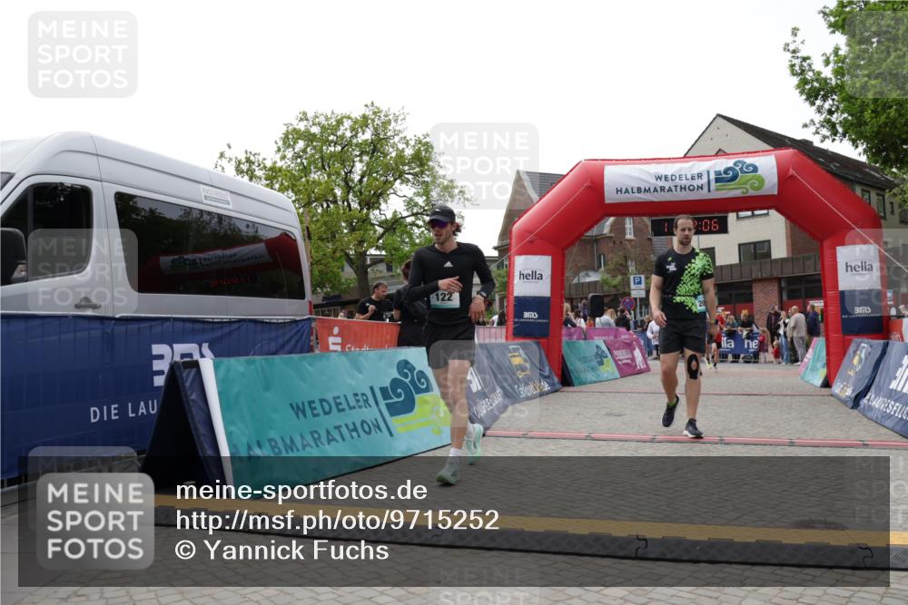 10.05.2026 - 8. Wedeler Halbmarathon Yannick Fuchs http://msf.ph/oto/9715252 10.05.2026 11:32:05 Ziel 46, 122, 508, 939, 990, 2091 meine-sportfotos.de