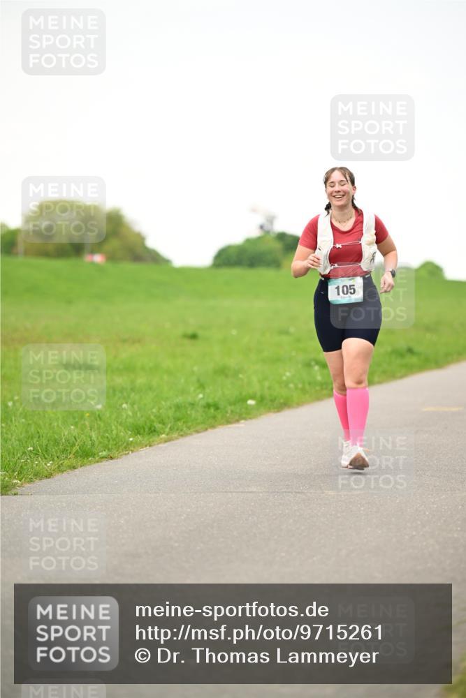 10.05.2026 - 8. Wedeler Halbmarathon Dr. Thomas Lammeyer http://msf.ph/oto/9715261 10.05.2026 12:25:33 Laufen 105 meine-sportfotos.de