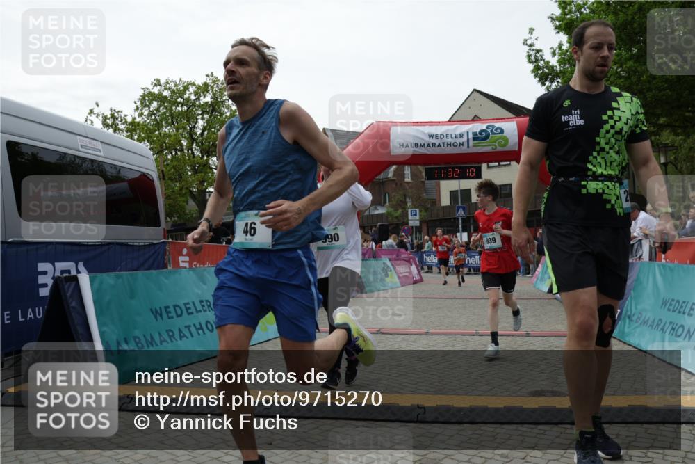 10.05.2026 - 8. Wedeler Halbmarathon Yannick Fuchs http://msf.ph/oto/9715270 10.05.2026 11:32:08 Ziel 46, 122, 845, 935, 939, 990, 2079, 2091 meine-sportfotos.de