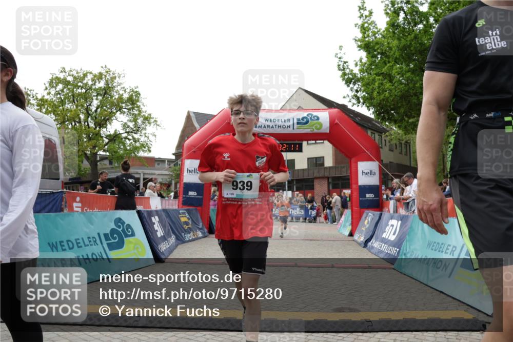 10.05.2026 - 8. Wedeler Halbmarathon Yannick Fuchs http://msf.ph/oto/9715280 10.05.2026 11:32:10 Ziel 46, 845, 935, 939, 990, 1010, 2079 meine-sportfotos.de