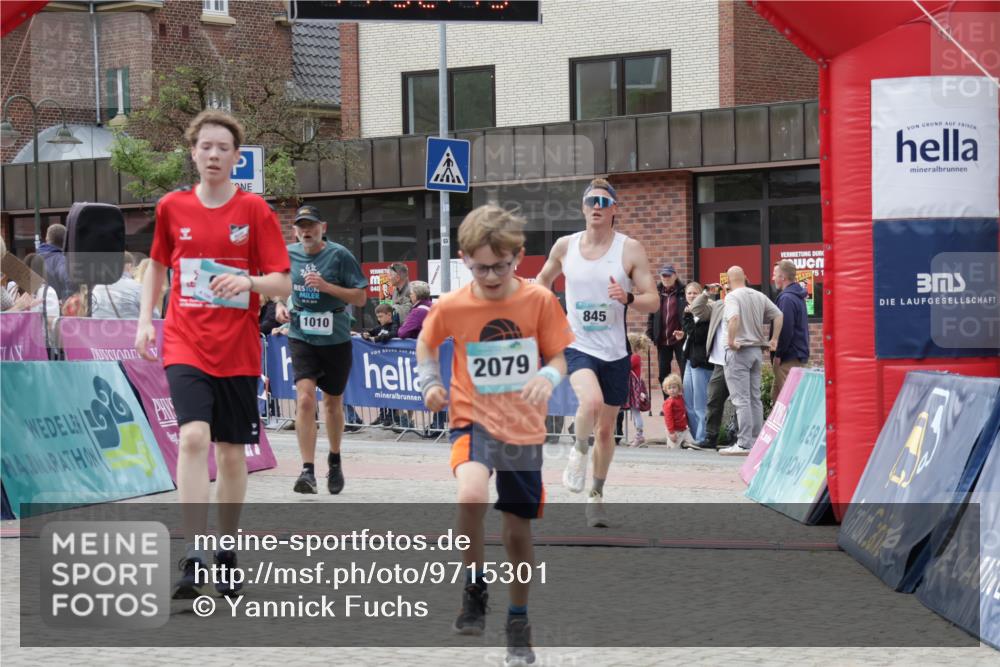 10.05.2026 - 8. Wedeler Halbmarathon Yannick Fuchs http://msf.ph/oto/9715301 10.05.2026 11:32:12 Ziel 46, 845, 935, 939, 990, 1010, 2079 meine-sportfotos.de