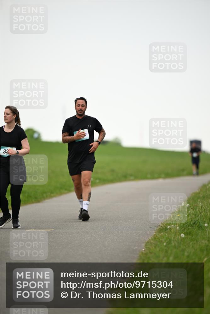 10.05.2026 - 8. Wedeler Halbmarathon Dr. Thomas Lammeyer http://msf.ph/oto/9715304 10.05.2026 12:26:11 Laufen  meine-sportfotos.de