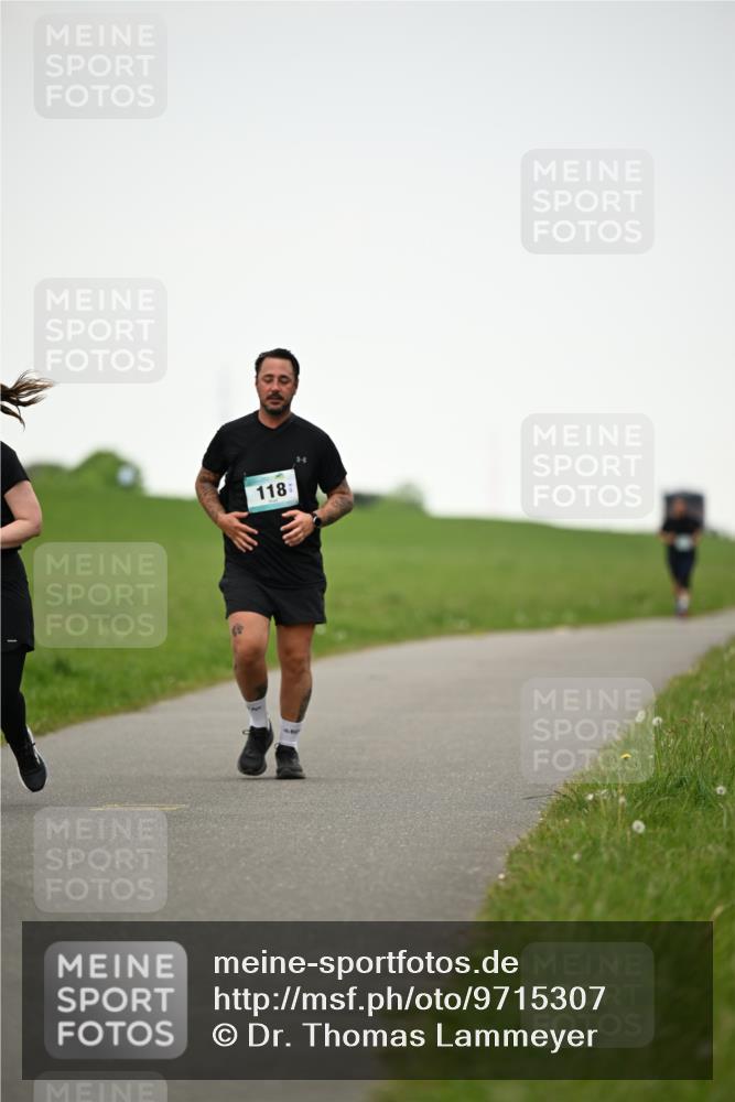 10.05.2026 - 8. Wedeler Halbmarathon Dr. Thomas Lammeyer http://msf.ph/oto/9715307 10.05.2026 12:26:11 Laufen 118 meine-sportfotos.de