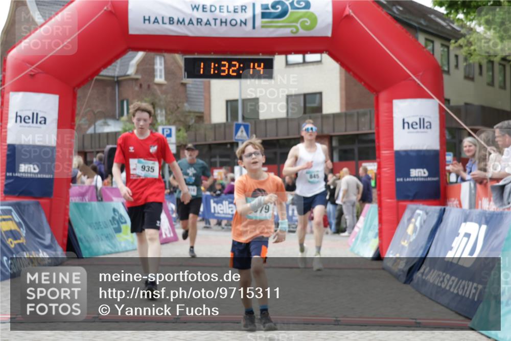 10.05.2026 - 8. Wedeler Halbmarathon Yannick Fuchs http://msf.ph/oto/9715311 10.05.2026 11:32:12 Ziel 46, 845, 935, 939, 990, 1010, 2079 meine-sportfotos.de