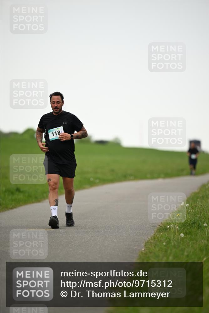10.05.2026 - 8. Wedeler Halbmarathon Dr. Thomas Lammeyer http://msf.ph/oto/9715312 10.05.2026 12:26:12 Laufen 118 meine-sportfotos.de