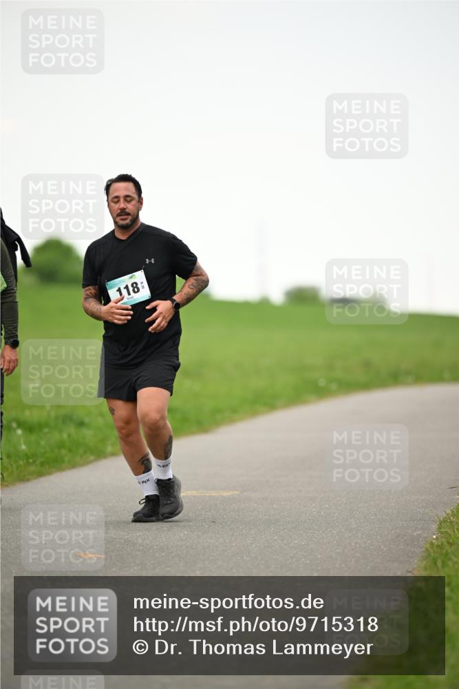 10.05.2026 - 8. Wedeler Halbmarathon Dr. Thomas Lammeyer http://msf.ph/oto/9715318 10.05.2026 12:26:14 Laufen 118 meine-sportfotos.de