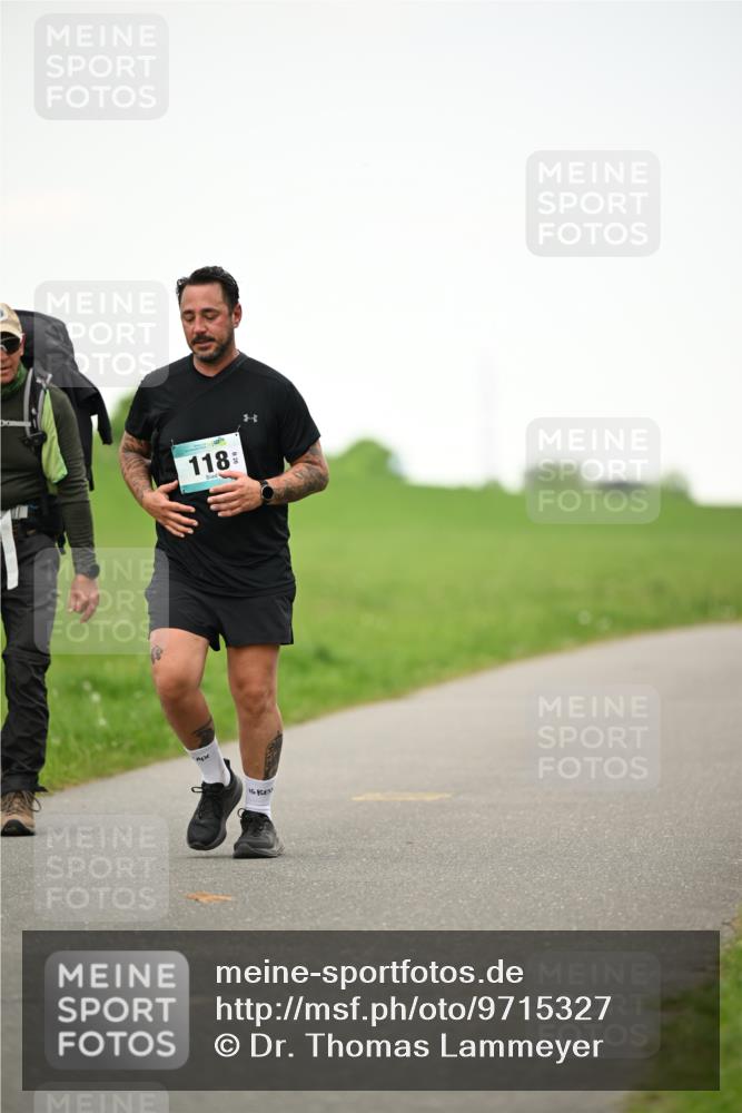 10.05.2026 - 8. Wedeler Halbmarathon Dr. Thomas Lammeyer http://msf.ph/oto/9715327 10.05.2026 12:26:14 Laufen 118 meine-sportfotos.de