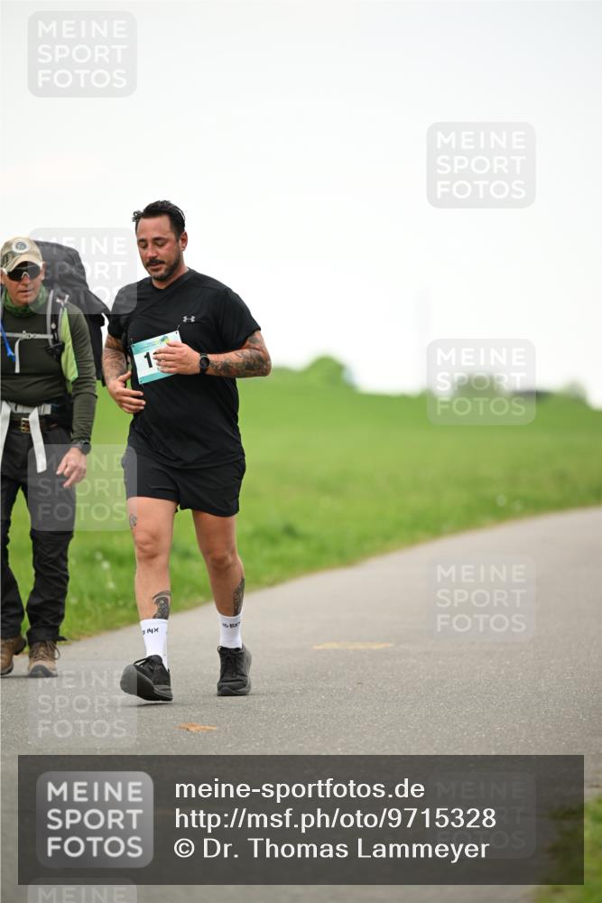 10.05.2026 - 8. Wedeler Halbmarathon Dr. Thomas Lammeyer http://msf.ph/oto/9715328 10.05.2026 12:26:15 Laufen  meine-sportfotos.de