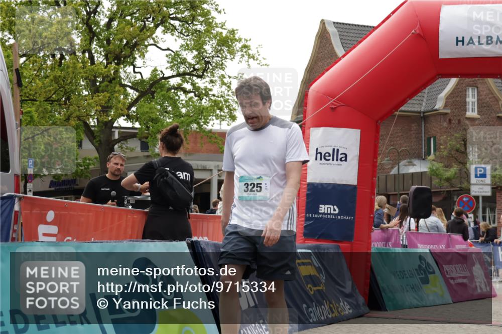 10.05.2026 - 8. Wedeler Halbmarathon Yannick Fuchs http://msf.ph/oto/9715334 10.05.2026 11:32:20 Ziel 325 meine-sportfotos.de