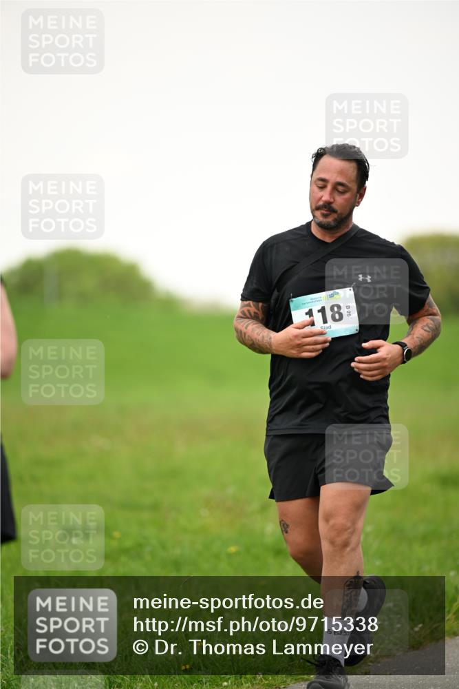 10.05.2026 - 8. Wedeler Halbmarathon Dr. Thomas Lammeyer http://msf.ph/oto/9715338 10.05.2026 12:26:17 Laufen 118 meine-sportfotos.de