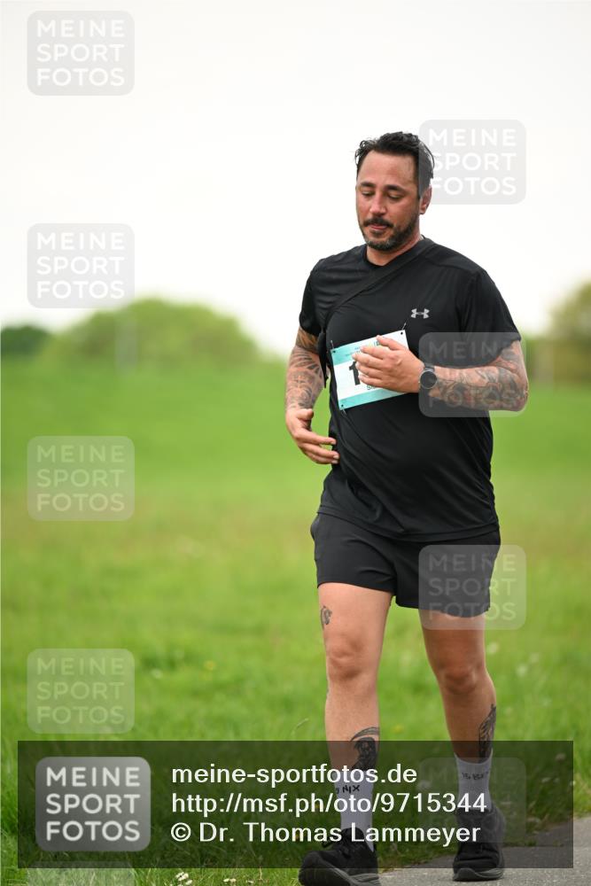 10.05.2026 - 8. Wedeler Halbmarathon Dr. Thomas Lammeyer http://msf.ph/oto/9715344 10.05.2026 12:26:18 Laufen  meine-sportfotos.de