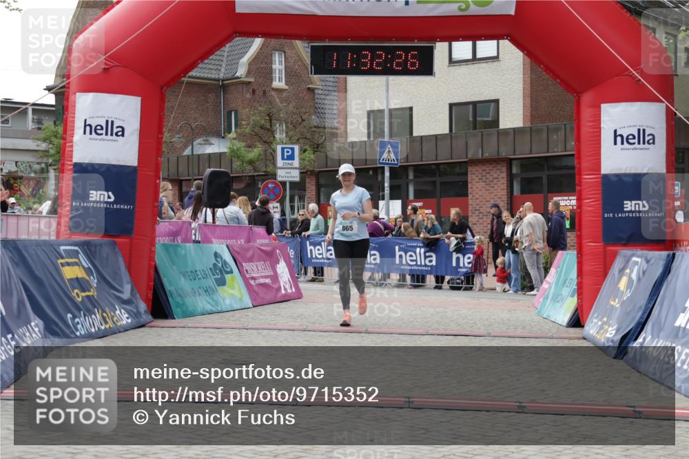 10.05.2026 - 8. Wedeler Halbmarathon Yannick Fuchs http://msf.ph/oto/9715352 10.05.2026 11:32:25 Ziel 865 meine-sportfotos.de