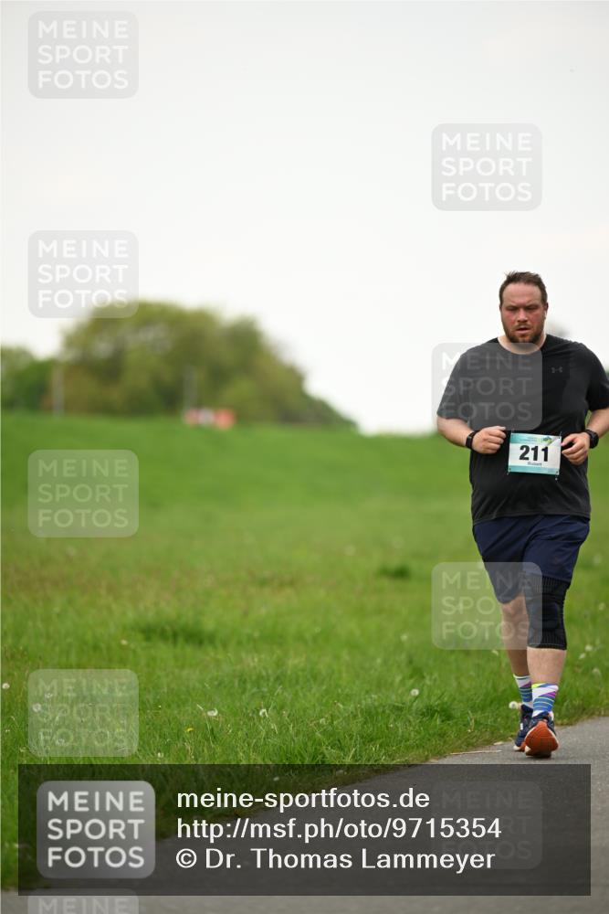 10.05.2026 - 8. Wedeler Halbmarathon Dr. Thomas Lammeyer http://msf.ph/oto/9715354 10.05.2026 12:26:47 Laufen 211 meine-sportfotos.de