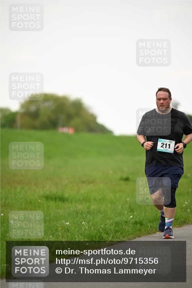 10.05.2026 - 8. Wedeler Halbmarathon Dr. Thomas Lammeyer http://msf.ph/oto/9715356 10.05.2026 12:26:48 Laufen 211 meine-sportfotos.de