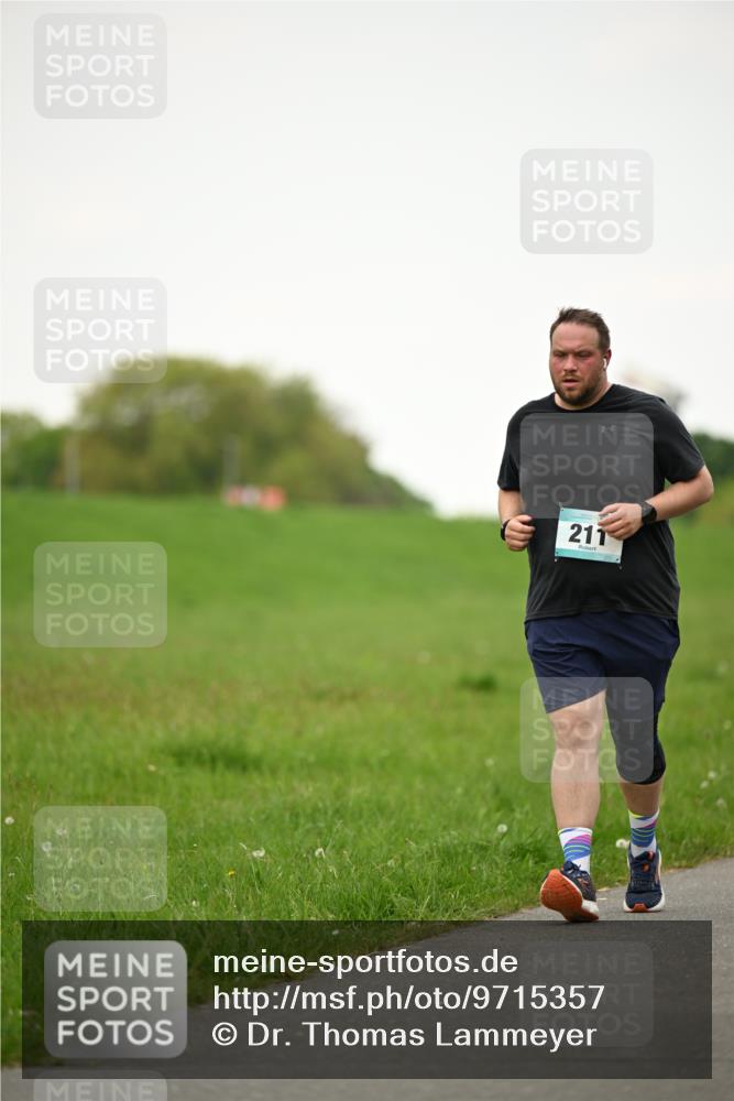10.05.2026 - 8. Wedeler Halbmarathon Dr. Thomas Lammeyer http://msf.ph/oto/9715357 10.05.2026 12:26:48 Laufen 211 meine-sportfotos.de
