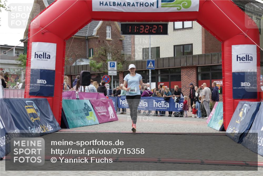 10.05.2026 - 8. Wedeler Halbmarathon Yannick Fuchs http://msf.ph/oto/9715358 10.05.2026 11:32:25 Ziel 865 meine-sportfotos.de