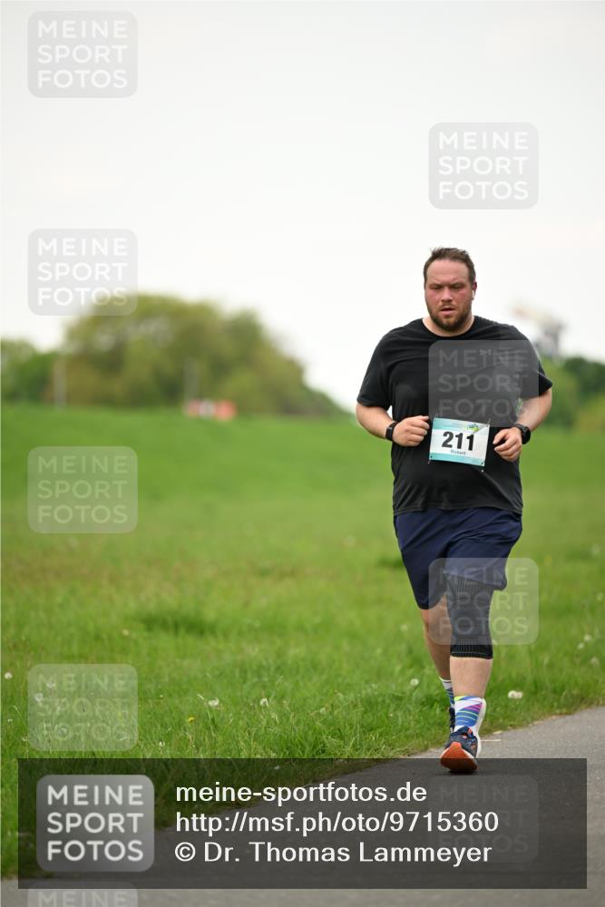 10.05.2026 - 8. Wedeler Halbmarathon Dr. Thomas Lammeyer http://msf.ph/oto/9715360 10.05.2026 12:26:48 Laufen 211 meine-sportfotos.de