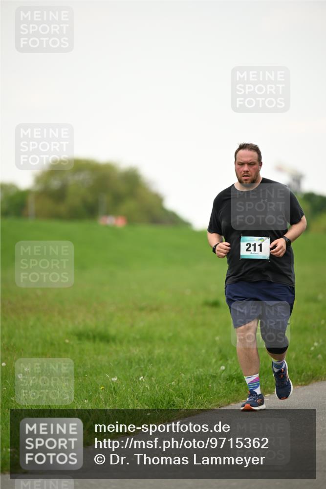 10.05.2026 - 8. Wedeler Halbmarathon Dr. Thomas Lammeyer http://msf.ph/oto/9715362 10.05.2026 12:26:48 Laufen 211 meine-sportfotos.de