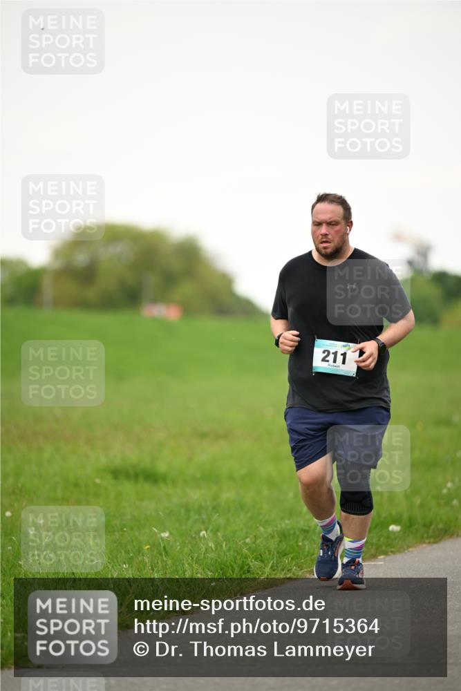 10.05.2026 - 8. Wedeler Halbmarathon Dr. Thomas Lammeyer http://msf.ph/oto/9715364 10.05.2026 12:26:48 Laufen 211 meine-sportfotos.de