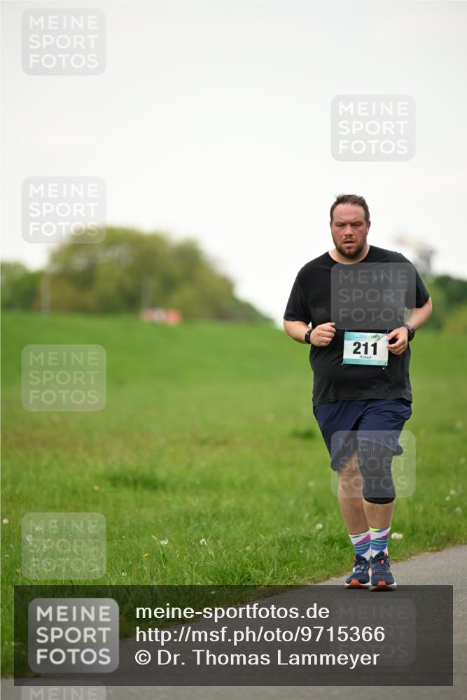 10.05.2026 - 8. Wedeler Halbmarathon Dr. Thomas Lammeyer http://msf.ph/oto/9715366 10.05.2026 12:26:48 Laufen 211 meine-sportfotos.de