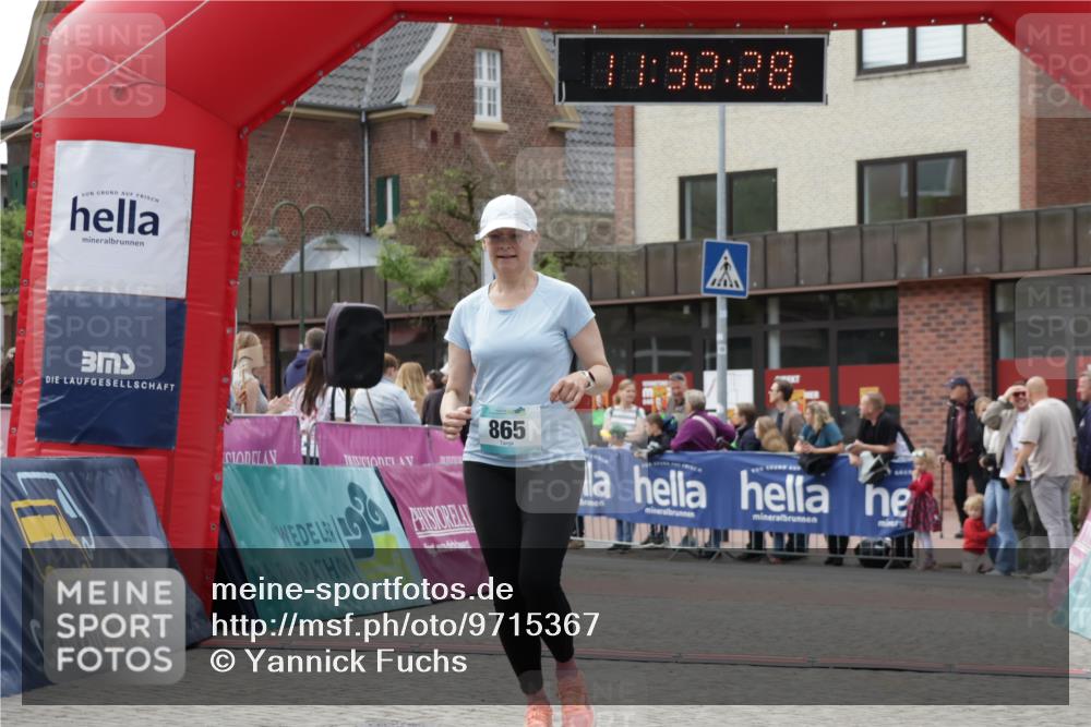 10.05.2026 - 8. Wedeler Halbmarathon Yannick Fuchs http://msf.ph/oto/9715367 10.05.2026 11:32:26 Ziel 865 meine-sportfotos.de