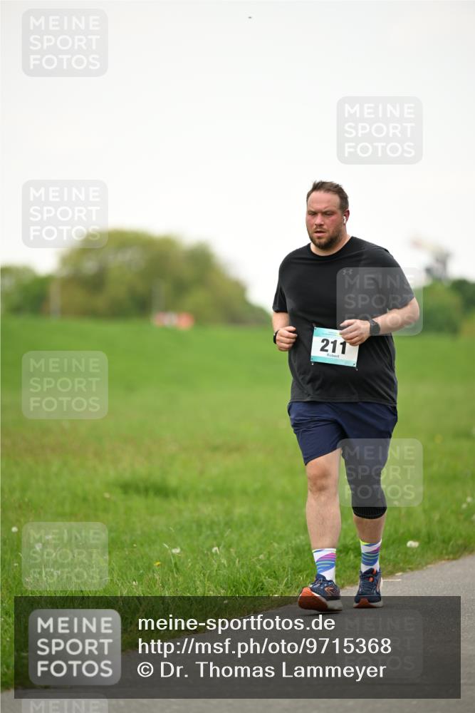 10.05.2026 - 8. Wedeler Halbmarathon Dr. Thomas Lammeyer http://msf.ph/oto/9715368 10.05.2026 12:26:49 Laufen 211 meine-sportfotos.de
