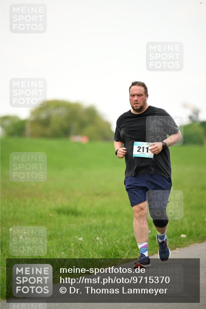 10.05.2026 - 8. Wedeler Halbmarathon Dr. Thomas Lammeyer http://msf.ph/oto/9715370 10.05.2026 12:26:49 Laufen 211 meine-sportfotos.de