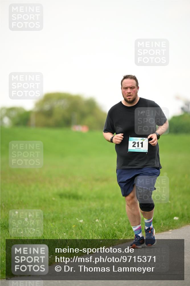 10.05.2026 - 8. Wedeler Halbmarathon Dr. Thomas Lammeyer http://msf.ph/oto/9715371 10.05.2026 12:26:49 Laufen 211 meine-sportfotos.de