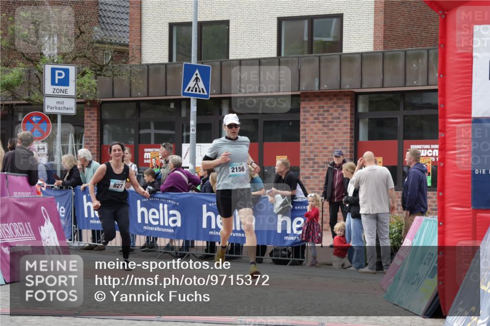 10.05.2026 - 8. Wedeler Halbmarathon Yannick Fuchs http://msf.ph/oto/9715372 10.05.2026 11:32:29 Ziel 827, 865, 944, 2156 meine-sportfotos.de