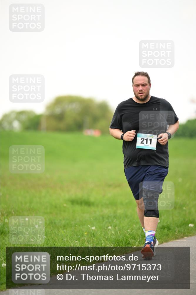 10.05.2026 - 8. Wedeler Halbmarathon Dr. Thomas Lammeyer http://msf.ph/oto/9715373 10.05.2026 12:26:49 Laufen 211 meine-sportfotos.de