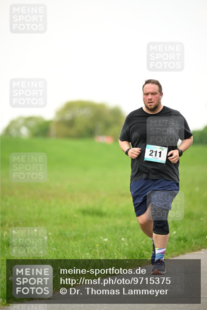10.05.2026 - 8. Wedeler Halbmarathon Dr. Thomas Lammeyer http://msf.ph/oto/9715375 10.05.2026 12:26:49 Laufen 211 meine-sportfotos.de