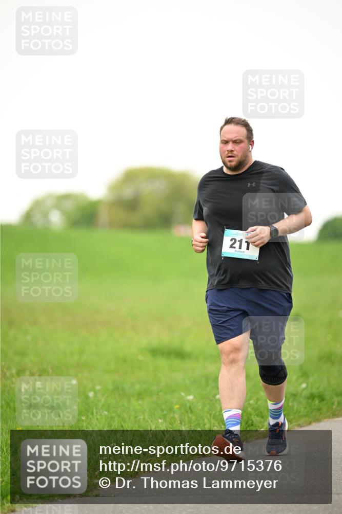 10.05.2026 - 8. Wedeler Halbmarathon Dr. Thomas Lammeyer http://msf.ph/oto/9715376 10.05.2026 12:26:49 Laufen 211 meine-sportfotos.de