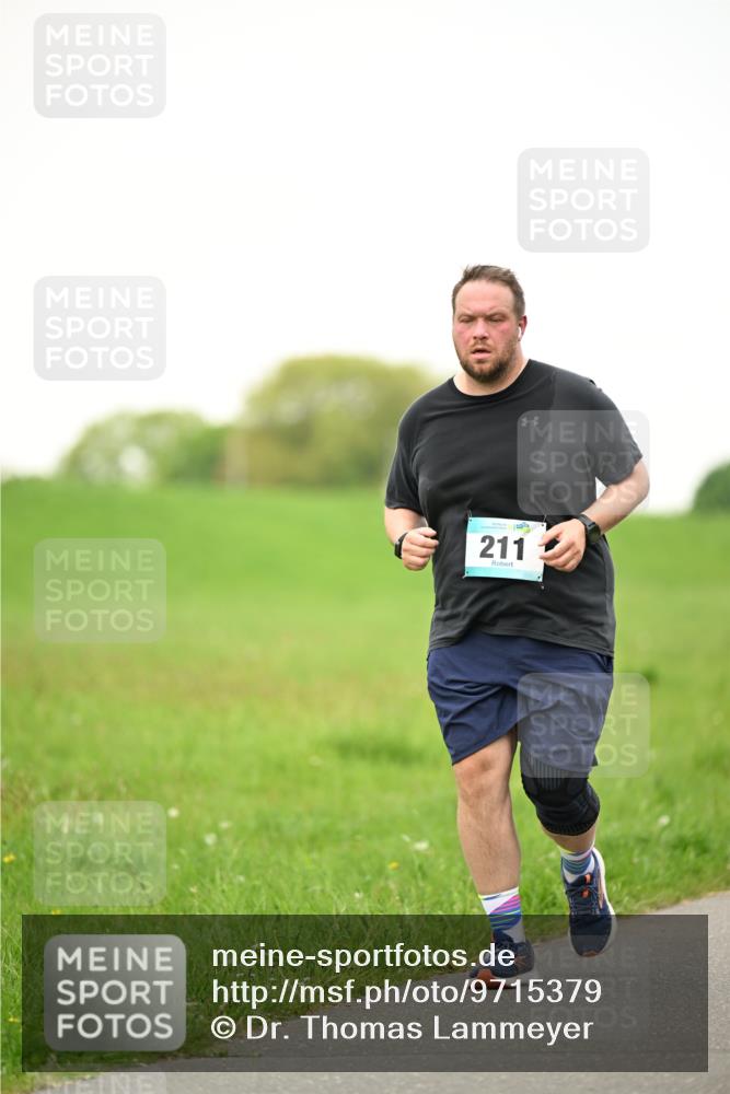 10.05.2026 - 8. Wedeler Halbmarathon Dr. Thomas Lammeyer http://msf.ph/oto/9715379 10.05.2026 12:26:49 Laufen 211 meine-sportfotos.de